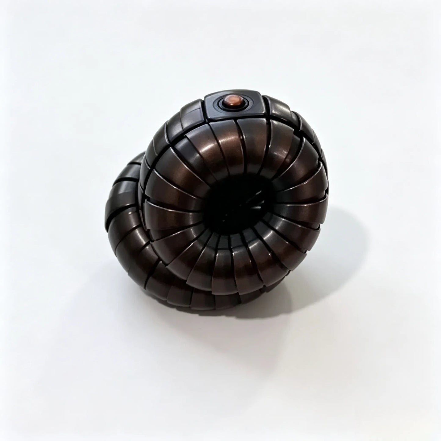 ⚙️ Transforming Mechanical Beast Desk Toy – Futuristic Metal Insect Sculpture 🐞✨